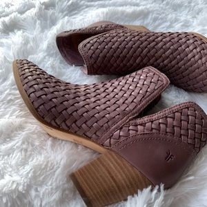 Frye Reed Cut Out Woven Bootie Lilac 